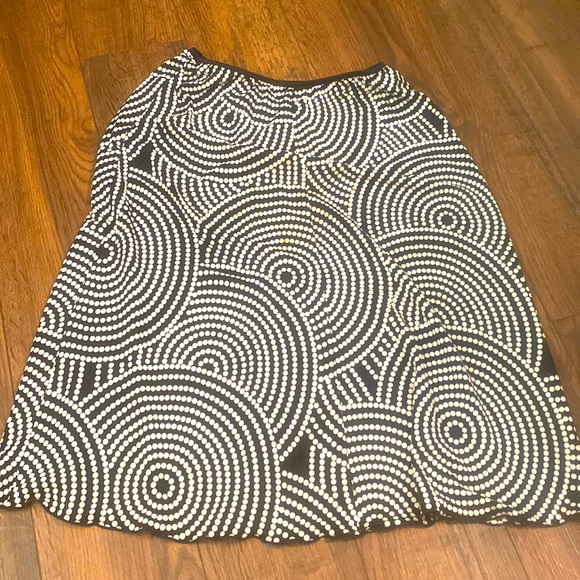 Black and white cover up by wrapper - Picture 1 of 1